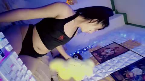 its me CLAUDIA online show from 13, 2, 2025