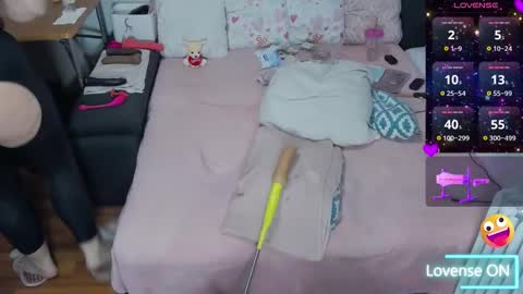 Jessica  Tyler online show from 4, 3, 2025