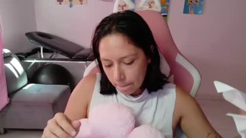 Snapshot of hot_mommymia chatting on 20, 6, 2026 Mia online show from 20, 6, 2026