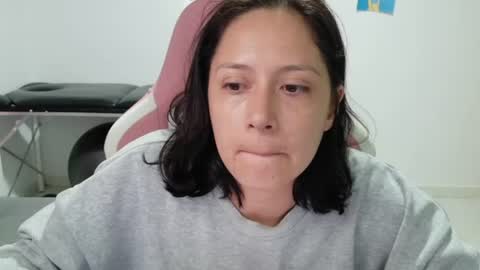 Snapshot of hot_mommymia chatting on 8, 7, 2026 Mia online show from 8, 7, 2026
