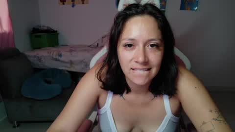 Snapshot of hot_mommymia chatting on 15, 7, 2026 Mia online show from 15, 7, 2026