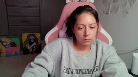 Snapshot of hot_mommymia chatting on 29, 7, 2026 Mia online show from 29, 7, 2026