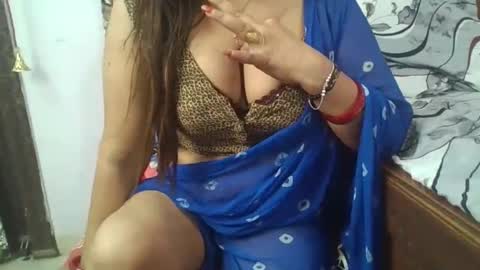 Snapshot of hot_queenn chatting on 8, 11, 2025 kinjal online show from 8, 11, 2025