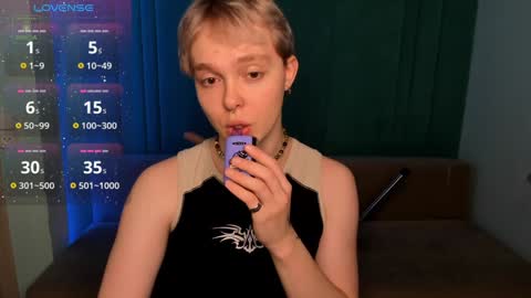 hot_twinkboy online show from 5, 2, 2025