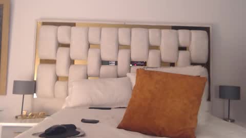 Bella Milf online show from 17, 10, 2025