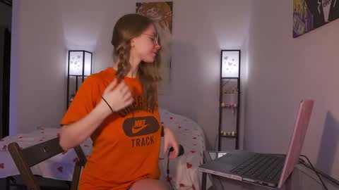 Snapshot of hotchillylovers chatting on 17, 2, 2025 NICK AND NORA online show from 17, 2, 2025