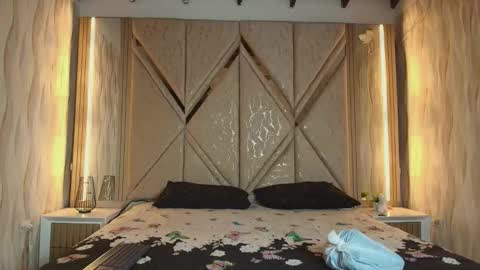 hotcouple_222 online show from 12, 1, 2026