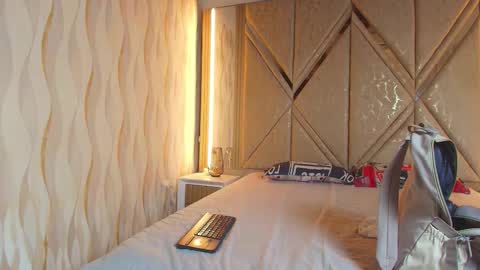 hotcouple_222 online show from 14, 3, 2026