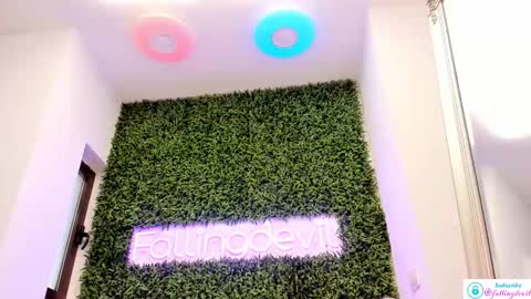 hotfallingdevil online show from 20, 2, 2025