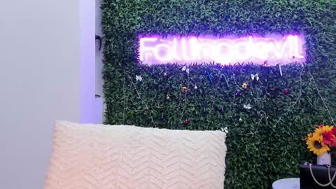 hotfallingdevil online show from 22, 12, 2025