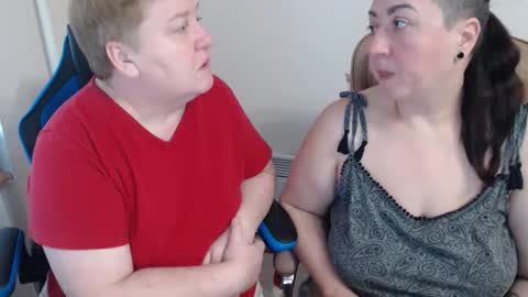 Snapshot of hotfiremommy chatting on 4, 12, 2025 LimonkaFire online show from 4, 12, 2025