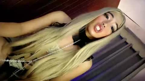 Snapshot of hotfucking_queen1111 chatting on 31, 5, 2026 hotfucking_queen1111 online show from 31, 5, 2026