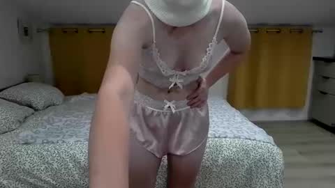 hotluna12 online show from 10, 6, 2026