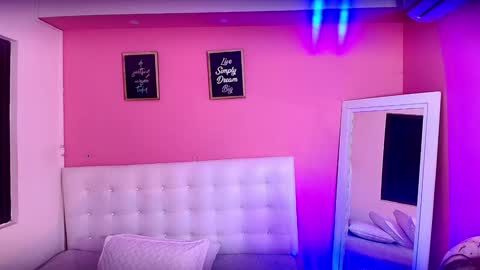 Snapshot of hotpawgmilf chatting on 28, 1, 2025 Sussy Bloom online show from 28, 1, 2025