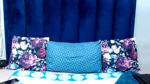 hotsmalltitsx online show from 19, 6, 2026