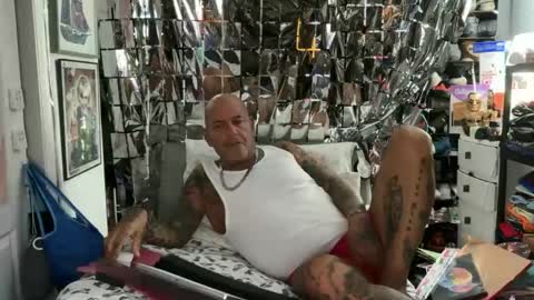 hotstuff775616 online show from 27, 4, 2026