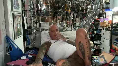 hotstuff775616 online show from 28, 4, 2026