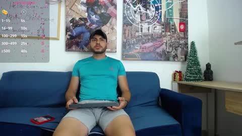 hott_asses online show from 13, 12, 2024