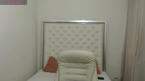 Snapshot of hott_eryka chatting on 12, 1, 2025 Eryka online show from 12, 1, 2025