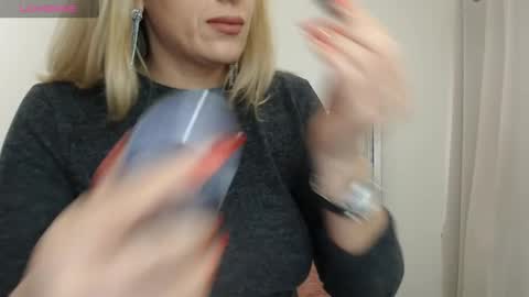 Snapshot of hott_eryka chatting on 1, 2, 2025 Eryka online show from 1, 2, 2025