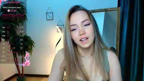 hello Im Eva online show from 4, 12, 2024