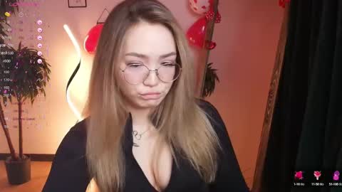 hello Im Eva online show from 4, 2, 2025