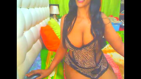 Snapshot of hottesa2019 chatting on 5, 3, 2025 THEONE online show from 5, 3, 2025