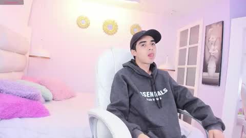 hottiie_guy online show from 12, 11, 2025