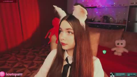 Snapshot of howtomeow chatting on 12, 4, 2026 Mia online show from 12, 4, 2026