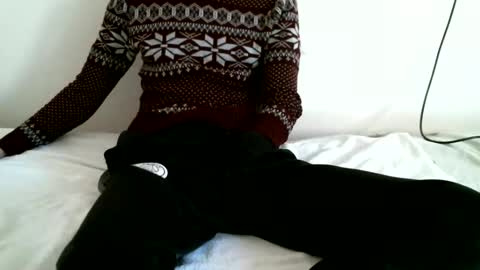 Snapshot of hug_me chatting on 20, 2, 2025 Keanu online show from 20, 2, 2025