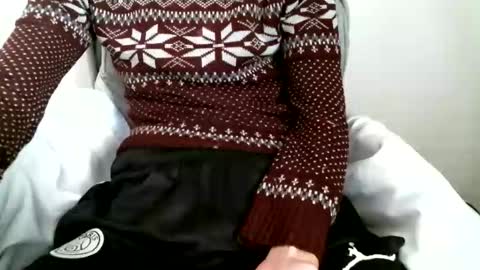 Snapshot of hug_me chatting on 30, 10, 2025 Keanu online show from 30, 10, 2025