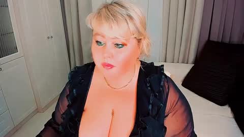 Snapshot of huge_booobs chatting on 28, 1, 2025 milli online show from 28, 1, 2025