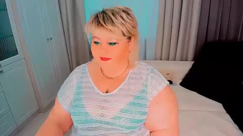 Snapshot of huge_booobs chatting on 23, 2, 2025 milli online show from 23, 2, 2025