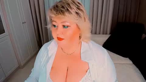 Snapshot of huge_booobs chatting on 8, 3, 2025 milli online show from 8, 3, 2025