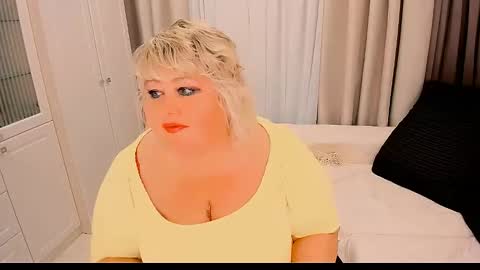 Snapshot of huge_booobs chatting on 22, 9, 2025 milli online show from 22, 9, 2025