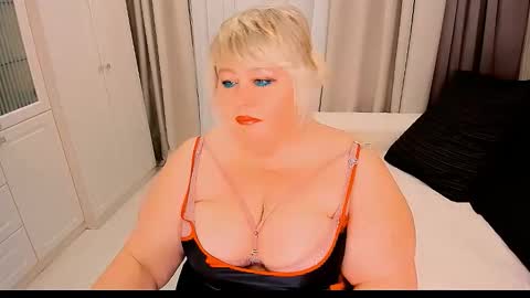 Snapshot of huge_booobs chatting on 29, 9, 2025 milli online show from 29, 9, 2025