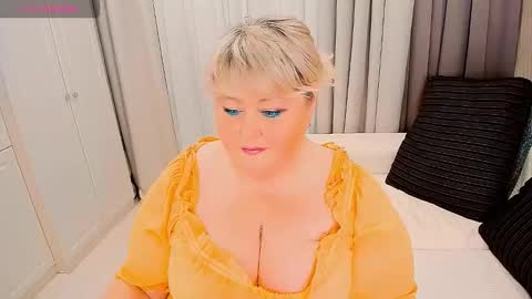 Snapshot of huge_booobs chatting on 18, 2, 2026 milli online show from 18, 2, 2026