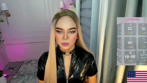 Snapshot of hugecock_bella chatting on 23, 6, 2026 Bella Crawford online show from 23, 6, 2026