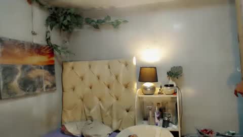 hugecock_caramel online show from 23, 4, 2026