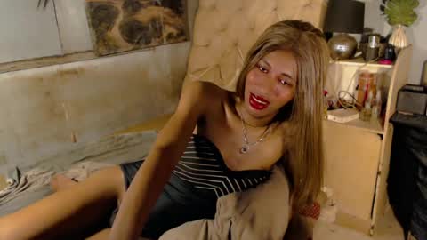 hugecock_caramel online show from 27, 7, 2026