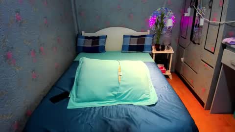 hugecock_emma online show from 25, 1, 2025