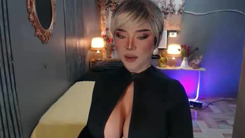 Snapshot of hugecockchristine chatting on 21, 12, 2025 Christine online show from 21, 12, 2025