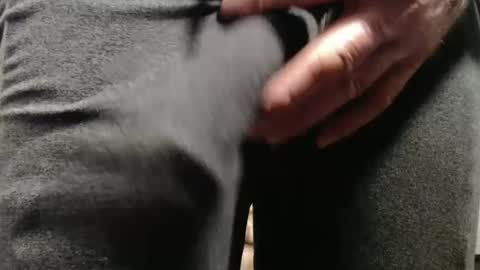 Big uncut cock dripping online show from 5, 10, 2025