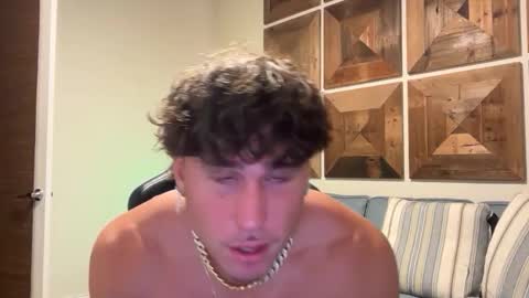 Snapshot of hungkingg22 chatting on 4, 10, 2025 hungkingg22 online show from 4, 10, 2025