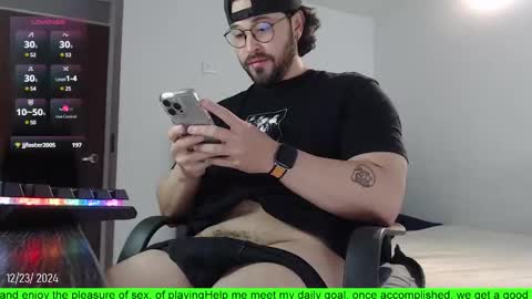 Snapshot of hunter_of_mn chatting on 23, 12, 2024 online show from 23, 12, 2024