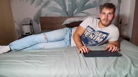 Snapshot of hunterbridges chatting on 22, 9, 2025 Hunter Bridges online show from 22, 9, 2025