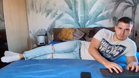 Snapshot of hunterbridges chatting on 5, 11, 2025 Hunter Bridges online show from 5, 11, 2025