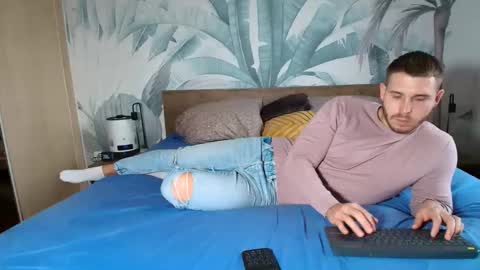 Snapshot of hunterbridges chatting on 15, 11, 2025 Hunter Bridges online show from 15, 11, 2025