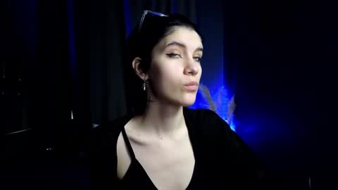 Hyeon Jin online show from 4, 3, 2025