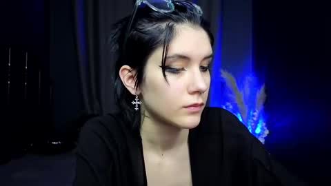 Hyeon Jin online show from 4, 3, 2025